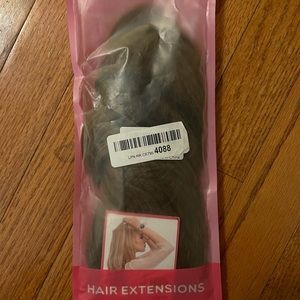 18 inch synthetic hair. Caramel brown in color. Never worn still in bag with tag